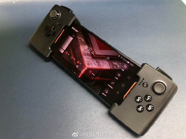 网赚资料华硕ROG游戏手机2将为腾讯游戏定制 支持120Hz屏幕