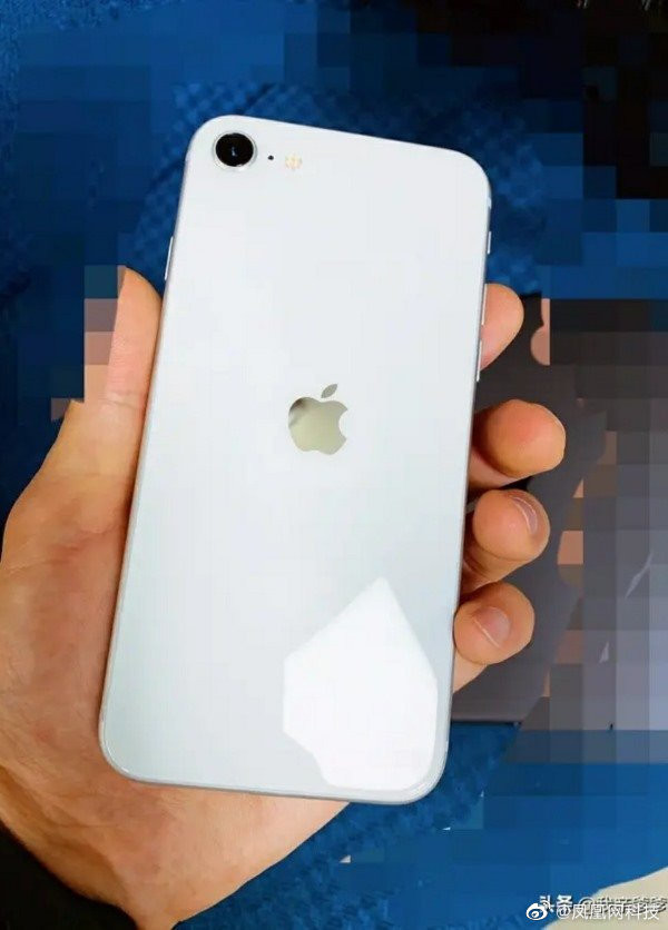 疑似iPhone 9真机(图源微博)