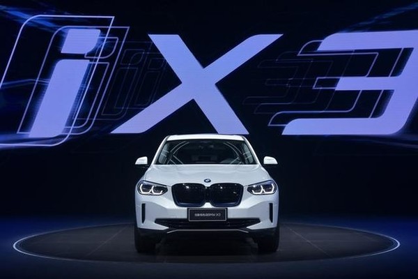 iX3